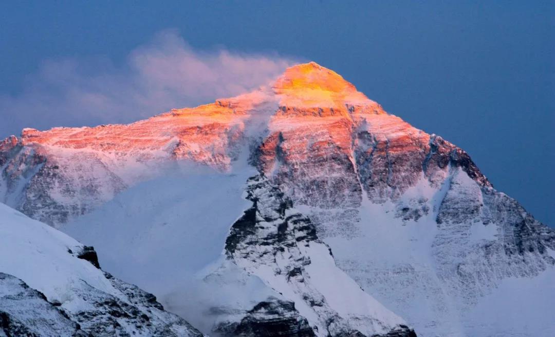 Rumors Claim That Mount Everest Is Closed, but in Reality…